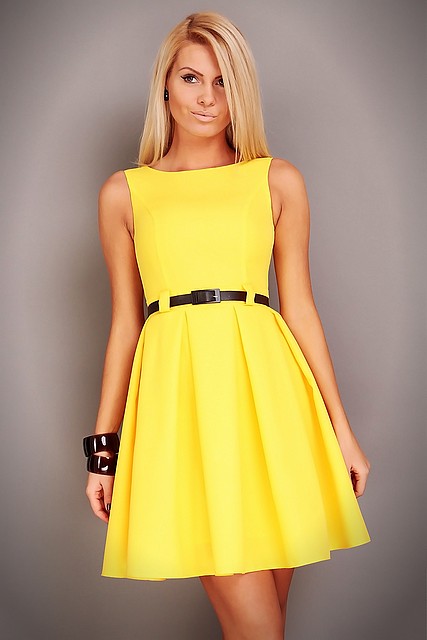 Платье розово желтое. Желтое платье. Модное желтое платье. Жёлтое платье для женщины. Девушка в желтом платье.